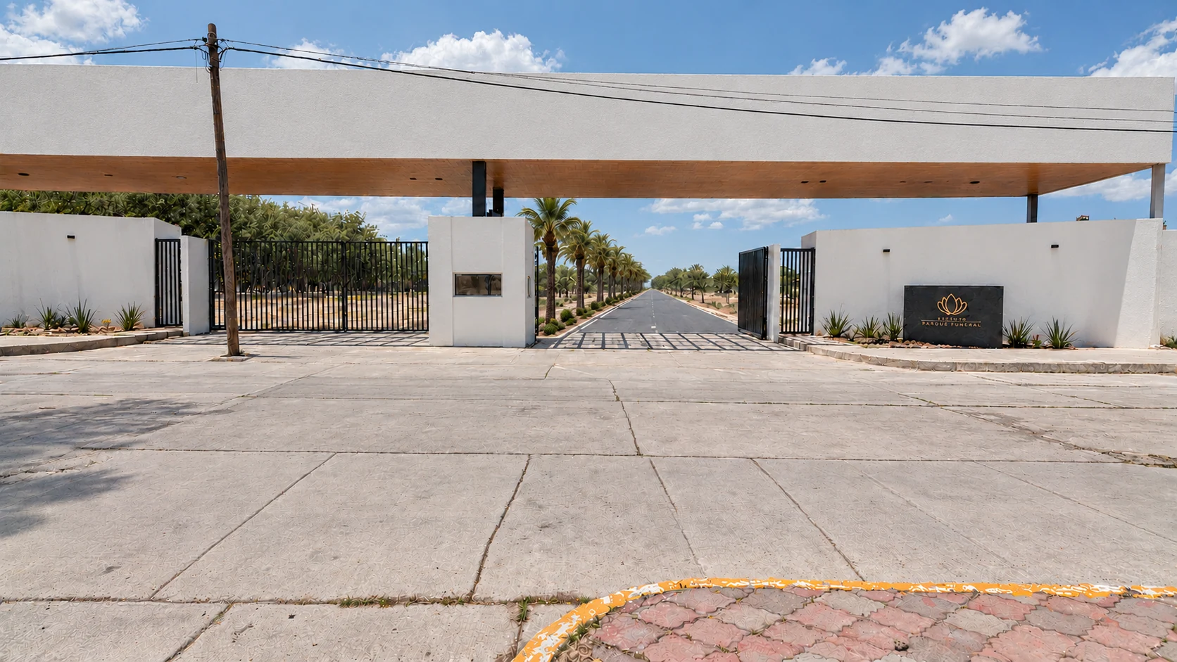 Visualización retocada de la entrada principal, con fachada blanca y portones negros